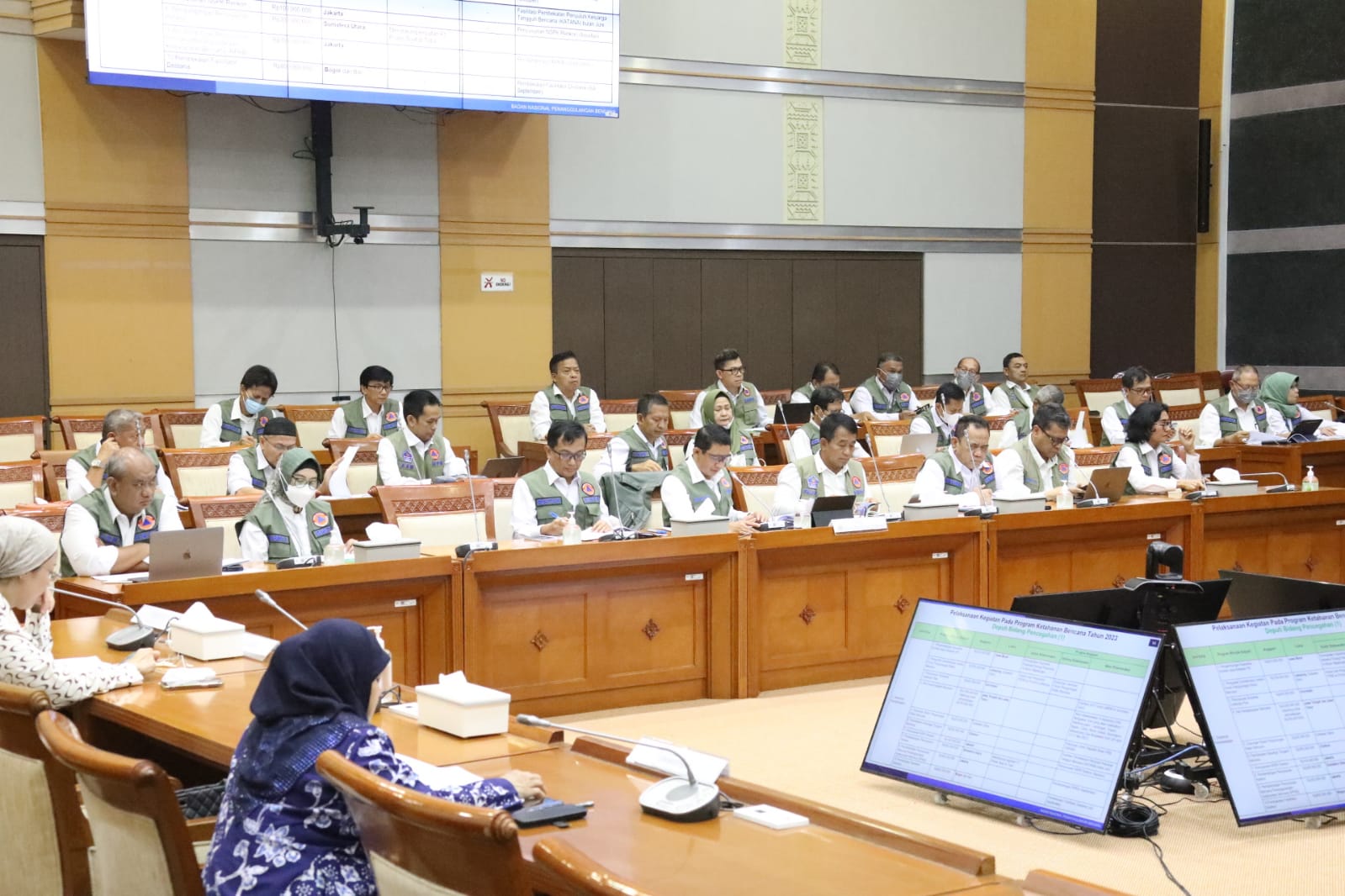 Suasana rapat kerja BNPB dengan Komisi VIII DPR RI di di Gedung DPR RI, Jakarta pada Rabu (12/3).